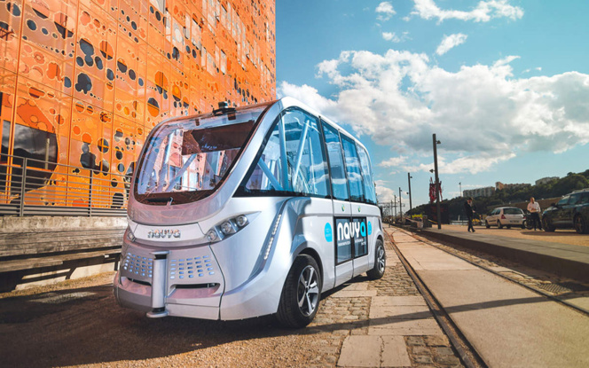 La navette électrique sans chauffeur de Navya dans le quartier Confluence à Lyon (Crédit photo Navya)