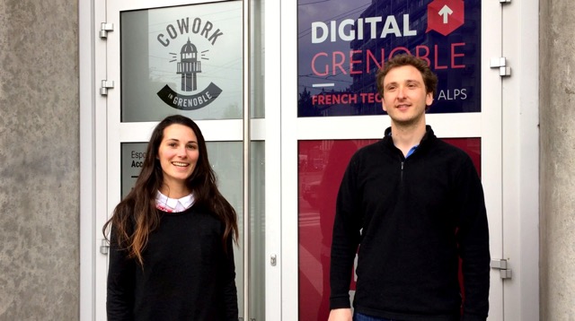 Marie Poulle et Jean Grégoire devant le Fab Lab de Grenoble