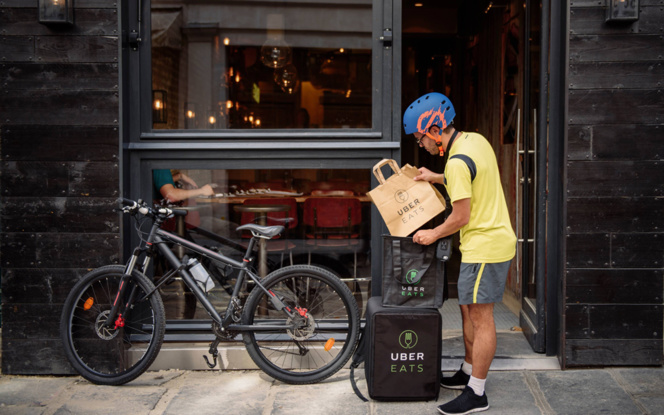 Une centaine de coursiers sillonne désormais la ville de Nantes pour livrer les repas (Photo UberEATS) Une centaine de coursiers sillonne désormais la ville de Nantes pour livrer les repas (Photo UberEATS)