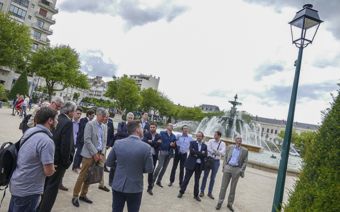 Une partie des adhérents de Pavic, lors de la présentation des luminaires intelligents installés par Lacroix City et plusieurs entreprises locales Une partie des adhérents de Pavic, lors de la présentation des luminaires intelligents installés par Lacroix City et plusieurs entreprises locales