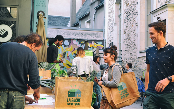 Distribution au One Way à Angers (photo Charlotte Hubert)