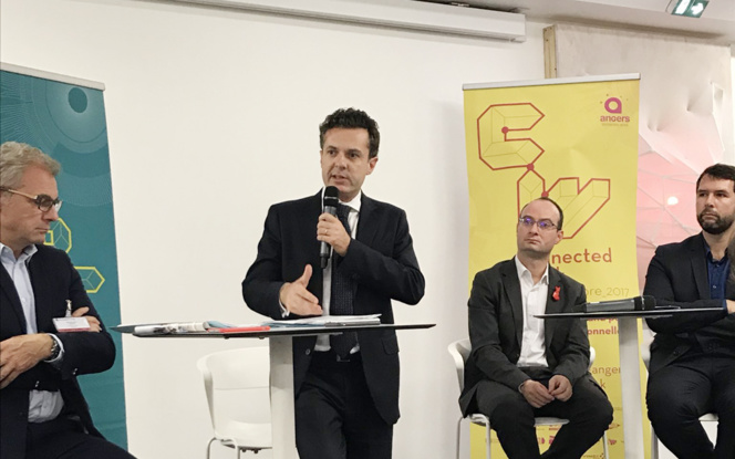 Christophe Béchu, au micro, en compagnie d’Emmanuel Picot, vice-président de la CCI 49, Michel Perrinet, Angers French Tech et Sébastien Rospide (We Network, lors de la présentation du WEF à la Wise’Factory (Photo E. Leclerc)