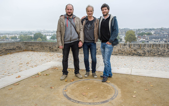 Jean-Baptiste, Philippe et Benoit, l'équipe d'AEon Création, sur la promenade du Bout du Monde