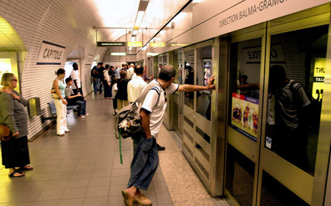 Voyageurs attendant le métro à la station Capitole (Photo 20 Minutes)