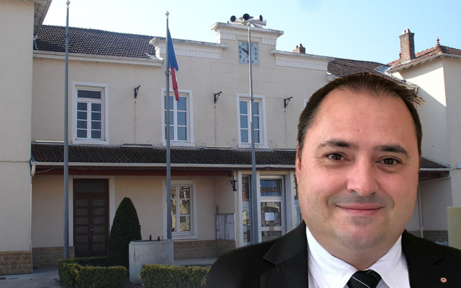 Florian Mercier, devant la mairie de Toussieu Florian Mercier, devant la mairie de Toussieu