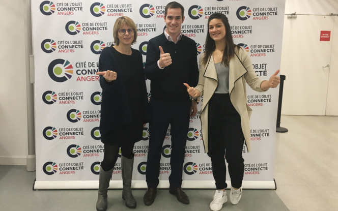 De gauche à droite, Emmanuelle Leclerc : Directrice Marketing & Communication, Sébastien Chatelier : Directeur Général d’Eolane, représentant d’Eolane à la présidence de la Cité de l’Objet Connecté et Sandra Gautret : Développement Business et Communication, les trois représentants de la Cité de l'Objet Connecté au CES de Las Vegas. De gauche à droite, Emmanuelle Leclerc : Directrice Marketing & Communication, Sébastien Chatelier : Directeur Général d’Eolane, représentant d’Eolane à la présidence de la Cité de l’Objet Connecté et Sandra Gautret : Développement Business et Communication, les trois représentants de la Cité de l'Objet Connecté au CES de Las Vegas.