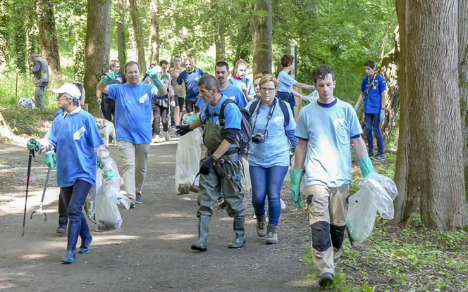 Depuis plusieurs années la Ville d'Angers organise une journée citoyenne pour nettoyer les espaces verts et les rues de la ville et surtout faire prendre conscience que la propreté est l'affaire de tous, et pas seulement lors de cette journée. La prochaine aura lieu le 27 mai prochain.