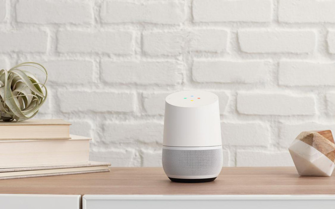 L'enceinte connectée Google Home, un objet au design étudié pour qu'on l'installe facilement dans son salon. (Photo  Google)