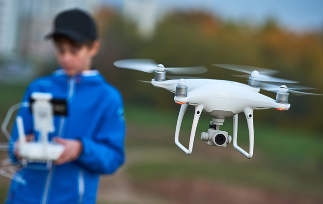 A partir de septembre 2018, les enfants de moins de 14 ans ne seront pas autorisés à piloter un drone de plus de 800 grammes (Photo Lelynx.fr)