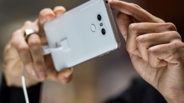 La participation citoyenne via smartphone lancée avec le projet pilote "Brussels By Us" - © JOSEP LAGO - AFP La participation citoyenne via smartphone lancée avec le projet pilote "Brussels By Us" - © JOSEP LAGO - AFP