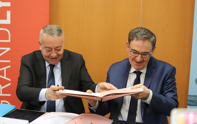 Signature de l'accord-cadre entre Veolia et la Métropole de Lyon - LyonMag Signature de l'accord-cadre entre Veolia et la Métropole de Lyon - LyonMag