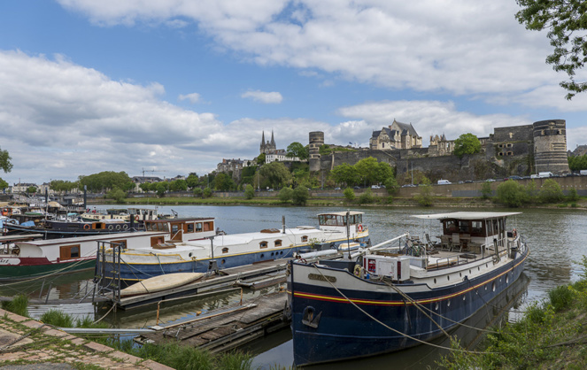 Le château d'Angers veille sur la transformation de la ville Le château d'Angers veille sur la transformation de la ville