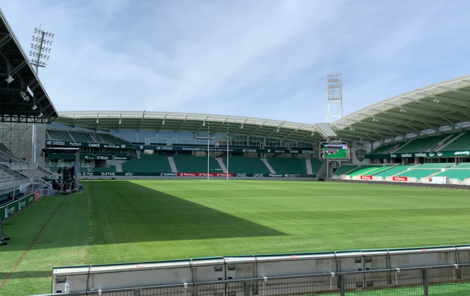 Le stade de la section Paloise de Rugby lors de l'installation des hotspots WiFi