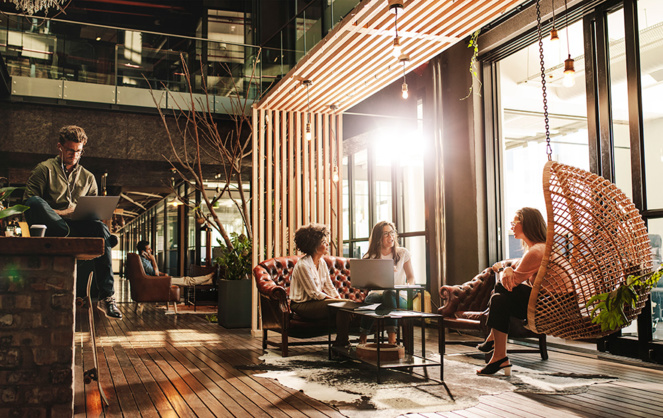Des espaces agréables qui favorisent le travail collaboratif et l'échange d'idées. (Photo Adobe Stock) Des espaces agréables qui favorisent le travail collaboratif et l'échange d'idées. (Photo Adobe Stock)