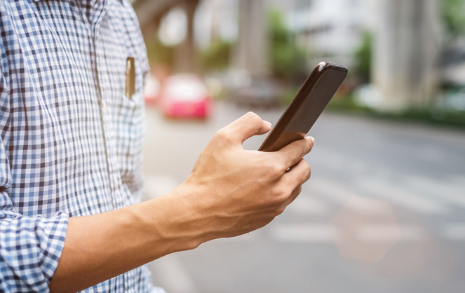 Quelques clics et les services municipaux sont informés d'un problème en temps réel (photo Adobe Stock) Quelques clics et les services municipaux sont informés d'un problème en temps réel (photo Adobe Stock)