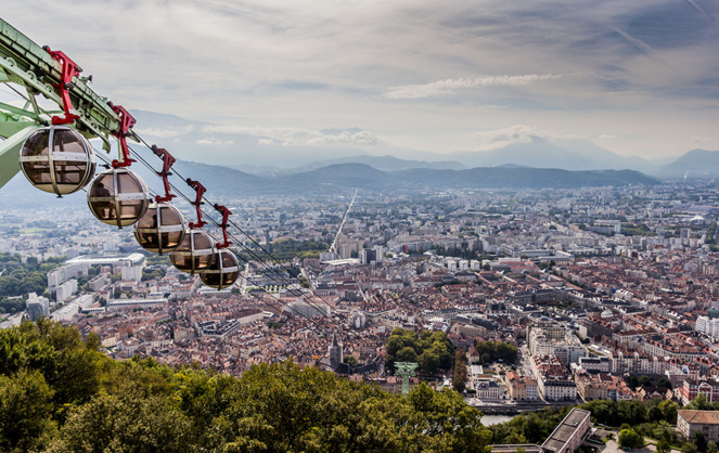 Grenoble Alpes Isère, une des métropoles présentées dans le rapport de France Urbaine (photo Adobe Stock)