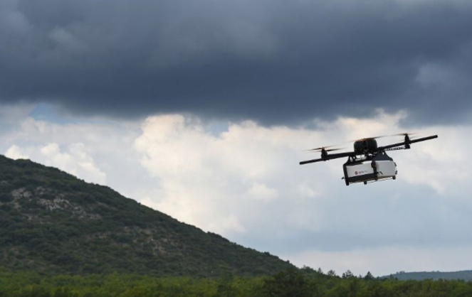 En montagne, la Poste va livrer certains colis par drone