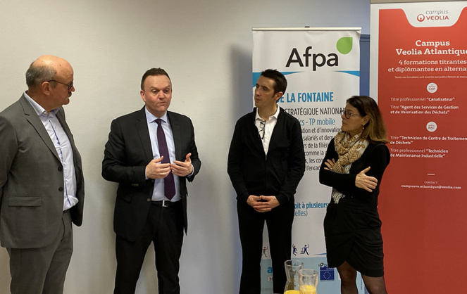 Dirigeants de l'AFPA, entourant MM. Martin et Boudaud, Région des Pays-de-La-Loire et Veolia Dirigeants de l'AFPA, entourant MM. Martin et Boudaud, Région des Pays-de-La-Loire et Veolia