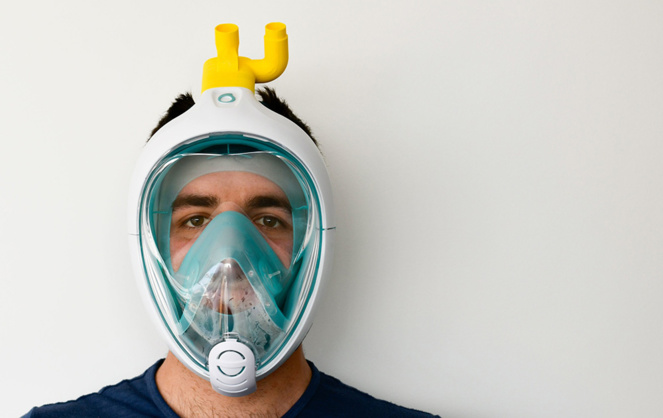 Le masque modifié, présenté par son concepteur (Photo Isinnova) Le masque modifié, présenté par son concepteur (Photo Isinnova)