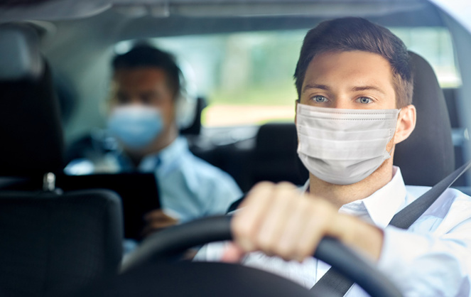 Le covoiturage en période post-confinement, un moyen écologique pour éviter le retour de la voiture en grand nombre en ville (Photo Adobe Stock)