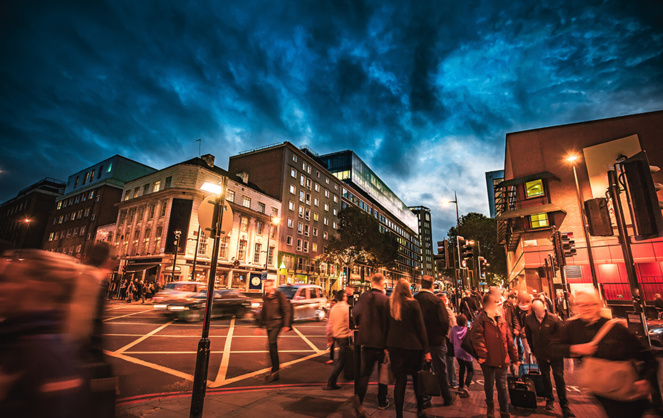 Adapter l'éclairage public aux usages plutôt que l'interrompre, c'est la proposition intelligente de LACROIX City (photo Adobe Stock) Adapter l'éclairage public aux usages plutôt que l'interrompre, c'est la proposition intelligente de LACROIX City (photo Adobe Stock)