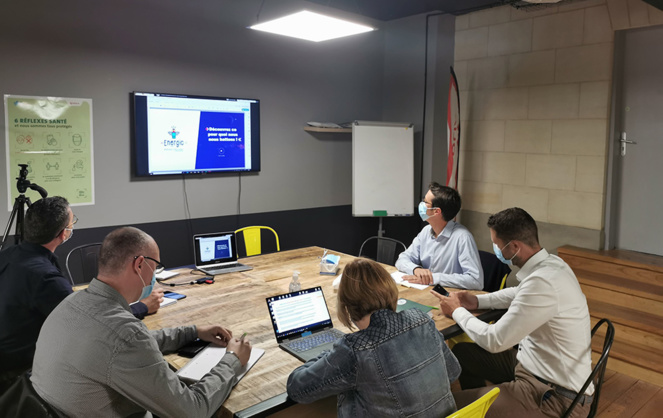 Les initiateurs du challenge en séance de travail à l'@telier by Veolia à Saumur (photo Veolia)