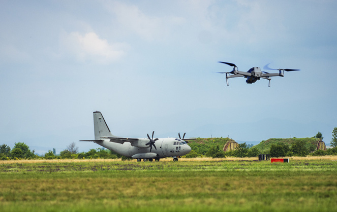 Malgré une réglementation très dissuasive, les drones survolant les zones règlementées ou interdites sont encore nombreux. (Photo Adobe Stock)