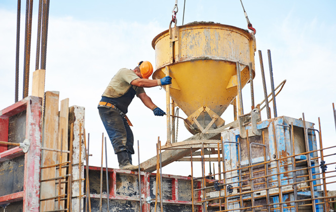 Le ciment élément indissociable des chantiers de construction des villes du monde entier. Aux USA sur cette photo (photo d'archive Adobe Stock)