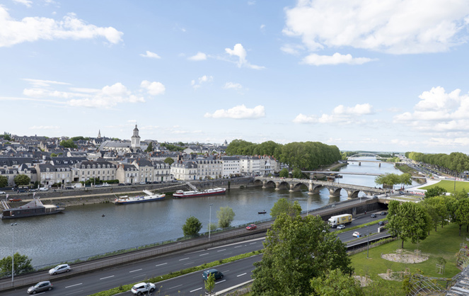 La ville d'Angers vue depuis le château, un territoire urbain en pleine mutation. La ville d'Angers vue depuis le château, un territoire urbain en pleine mutation.