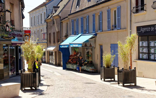 Depuis la mise en place du second confinement qui autorise l'ouverture des seuls commerces dits essentiels, les centres-villes sont plutôt désert, au grand dam des commerçants obligés de baisser le rideau et peut-être ne pas le réouvrir. (photo d'archive Communauté d'agglo Paris Saclay - ville de Verrières-le-Buisson)