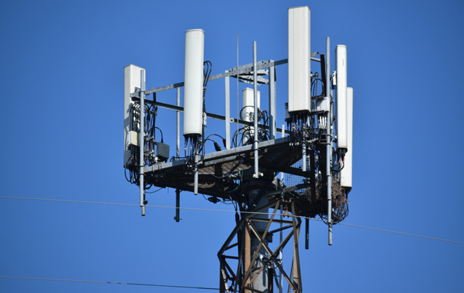 Les antennes relais 5 G, plus nombreuses que les précédentes, pour assurer une couverture optimum, vont commencer à fleurir dans les villes (Photo Pixabay)