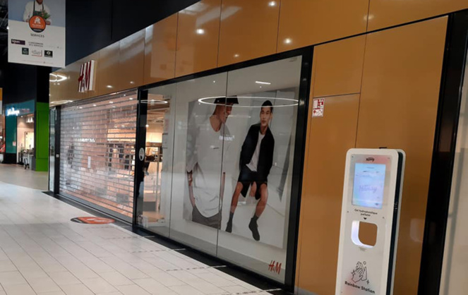 Un vitrine du centre commercial de Villebon sur Yvette (Photo DR)