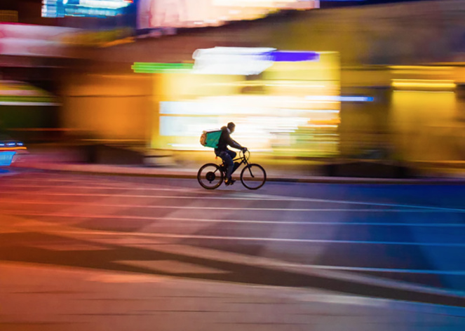 Coursiers de livraisons de repas, source : Unsplash Coursiers de livraisons de repas, source : Unsplash