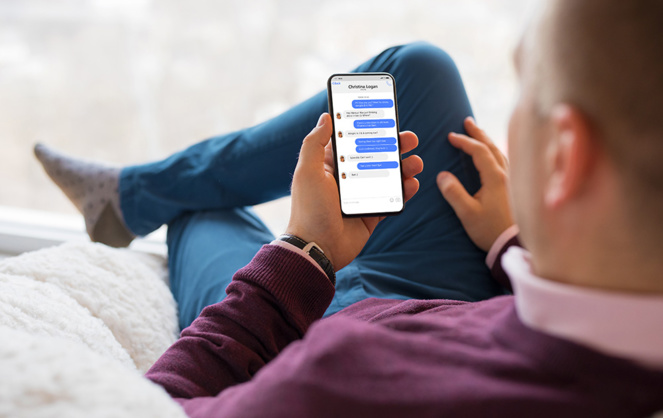 Utilisateur de WhatsApp aux USA (Photo Adobe Stock) Utilisateur de WhatsApp aux USA (Photo Adobe Stock)