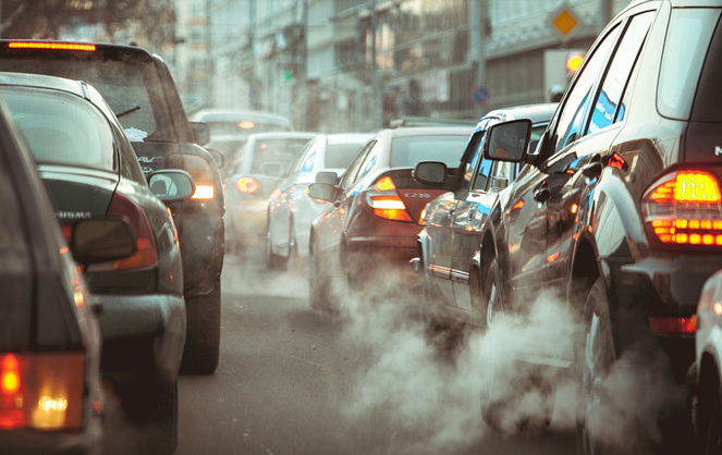 Faire un geste pour la planète en adaptant sa conduite en fonction de la météo et de la pollution (Photo Adobe Stock)