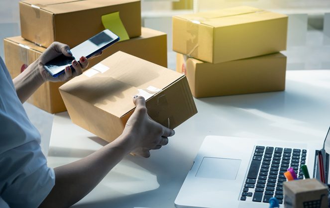 Avec la pandémie le e-commerce s'est accéléré. Mais derrière se cache une machine complexe qui nécessite des réseau fiables et rapides (Photo Adobe Stock) Avec la pandémie le e-commerce s'est accéléré. Mais derrière se cache une machine complexe qui nécessite des réseau fiables et rapides (Photo Adobe Stock)