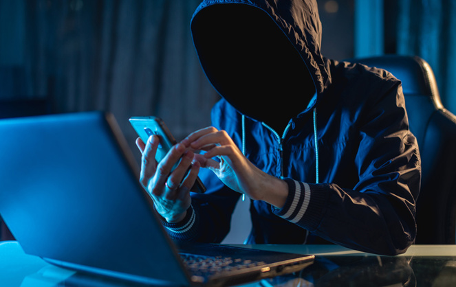 Le cyber espionnage, la dernière arme pour tout savoir a partir d'un téléphone intelligent (photo Adobe Stock)