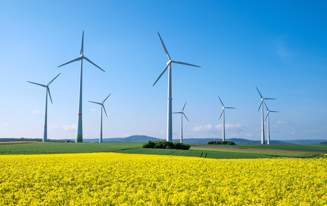 De plus en plus d'éoliennes dans le paysage français (Photo Adobe Stock)