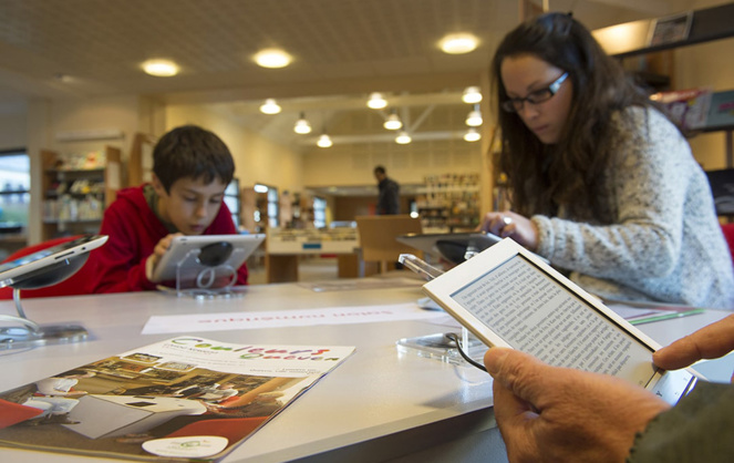 La médiathèque de Quéven, l'une des 24 communes de l'agglomèrerons, profite de la digitalisation du territoire (Crédit Photo Hervé Cohonner-min)