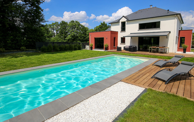 Des bassins de plus en plus accessibles et de plus en plus construits avec la maison. (photo Adobe Stock) Des bassins de plus en plus accessibles et de plus en plus construits avec la maison. (photo Adobe Stock)