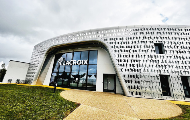 L'entrée de l'usine futuriste de Lacroix à Beaupréau-en-Mauges, lors de l'inauguration (photo Lacroix Twitter)