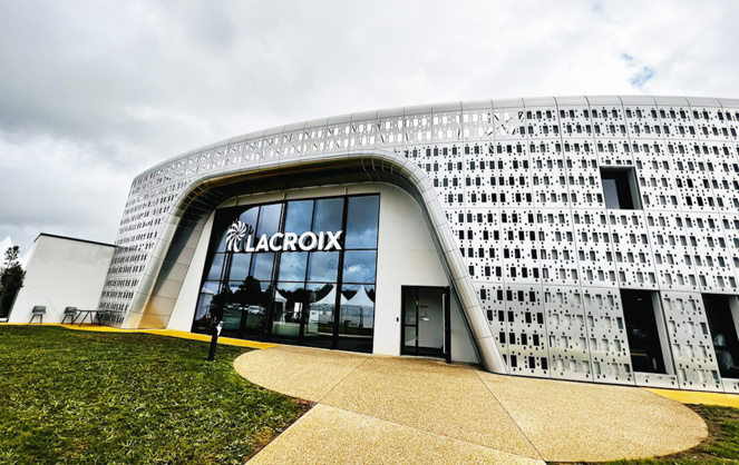 L'entrée de l'usine futuriste de Lacroix à Beaupréau-en-Mauges, lors de l'inauguration (photo Lacroix Twitter) L'entrée de l'usine futuriste de Lacroix à Beaupréau-en-Mauges, lors de l'inauguration (photo Lacroix Twitter)