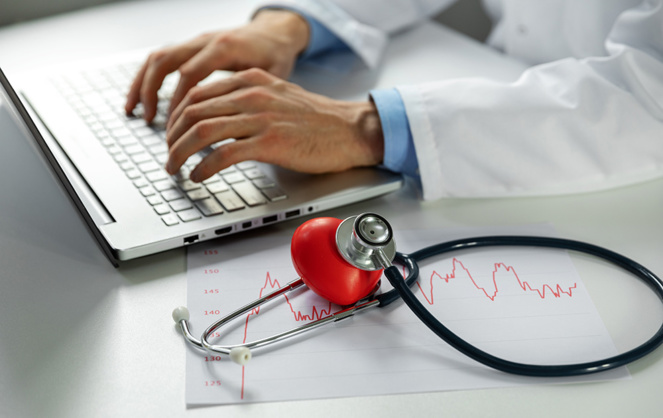 La télésurveillance cardiologique à domicile permet de réduire l'hospitalisation et la mortalité (image d'illustration Adobe Stock) La télésurveillance cardiologique à domicile permet de réduire l'hospitalisation et la mortalité (image d'illustration Adobe Stock)