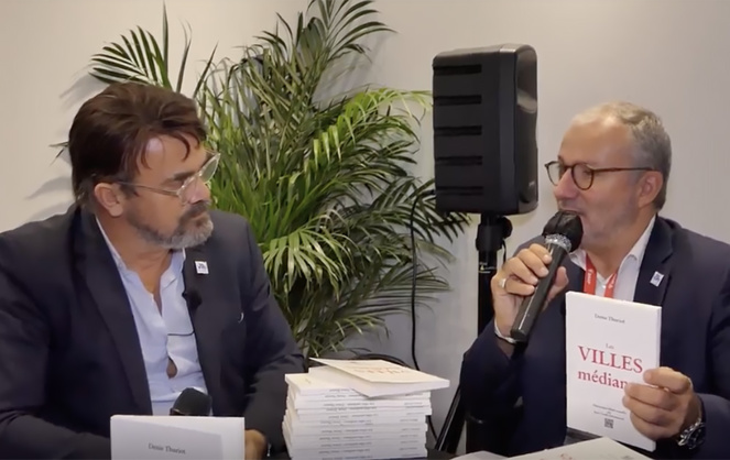 Denis Thuriot répondant aux questions de Reynald Werquin lors du Salon des Maires 2022 (Photo extraite de la vidéo de JT SIIViM)