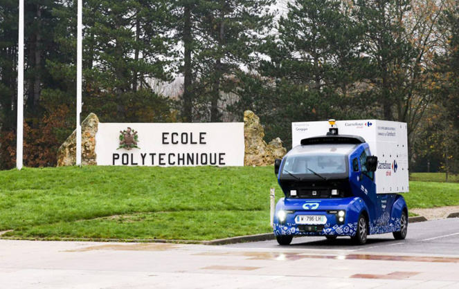 Le véhicule autonome de Carrefour sur le site de l'Ecole Polytechnique de Saclay (photo Tweet C Béchu) Le véhicule autonome de Carrefour sur le site de l'Ecole Polytechnique de Saclay (photo Tweet C Béchu)