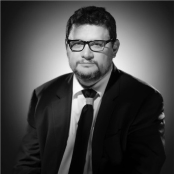 DATA : De l'Éclat à l'Obscurité DATA : De l'Éclat à l'Obscurité