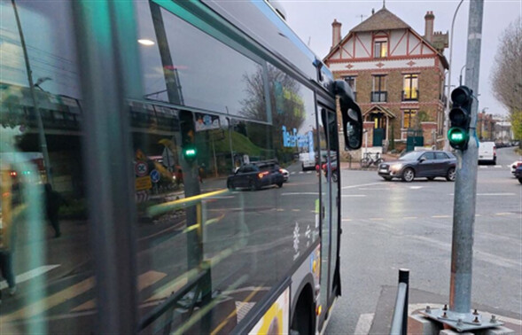 Mobilité urbaine : les collectivités misent sur la priorité aux feux !