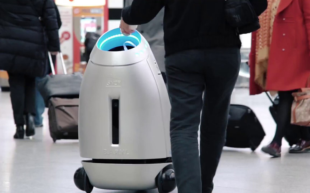 B.A.R.Y.L le robot poubelle de la SNCF actuellement en test dans les gares de l'Ouest (photo SNCF Gares & Connexions)