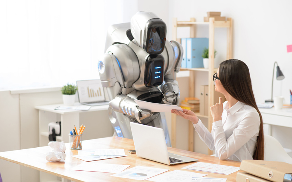 Un robot qui vous apporte le courrier au bureau, c'est pour demain ? (Photo Adobe Fotolia)