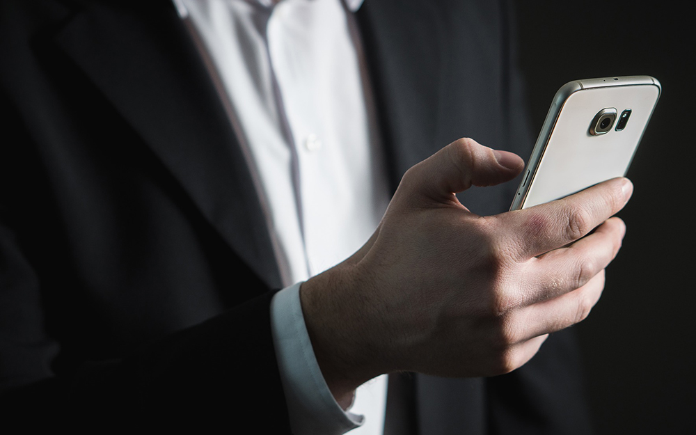 Cyber-sécurité : Force Glass Confidentiel protège votre écran des regards indiscrets